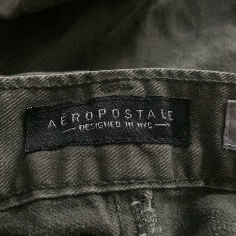 Aeropostale Rip knee skinny Jeans size 28-30 - Picture 2 of 2